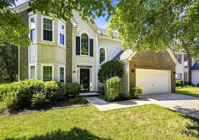 Photo 4 of Single family home for sale at 5477 Cambridge Bay Dr, Charlotte, NC 28269 | MLS# 4419836 | Listing updated on 2026-10-28