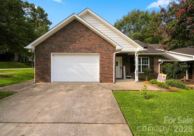 Photo 2 of Townhouse for sale at 803 Whetstone Pl Sw, Conover, NC 28613 | MLS# 4419841 | Listing updated on 2026-10-06