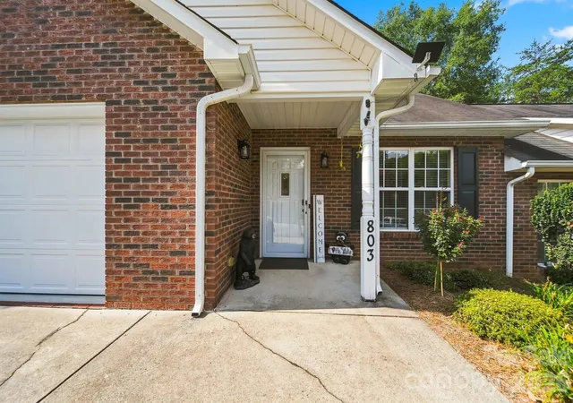 Photo 3 of Townhouse for sale at 803 Whetstone Pl Sw, Conover, NC 28613 | MLS# 4419841 | Listing updated on 2026-10-06