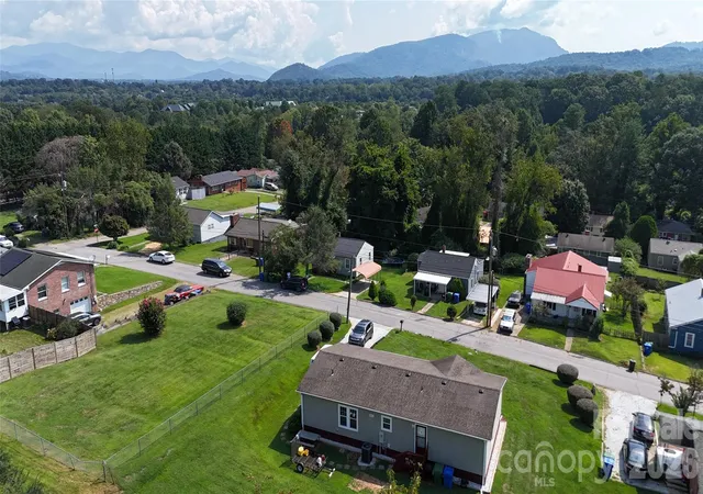 Photo 3 of Single family home for sale at 10 Brad St, Asheville, NC 28803 | MLS# 4419849 | Listing updated on 2026-09-25