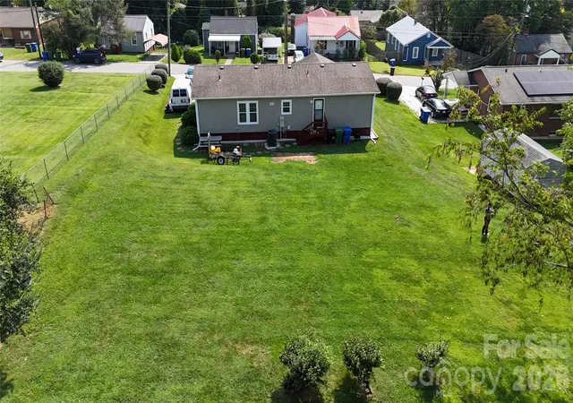 Photo 4 of Single family home for sale at 10 Brad St, Asheville, NC 28803 | MLS# 4419849 | Listing updated on 2026-09-25