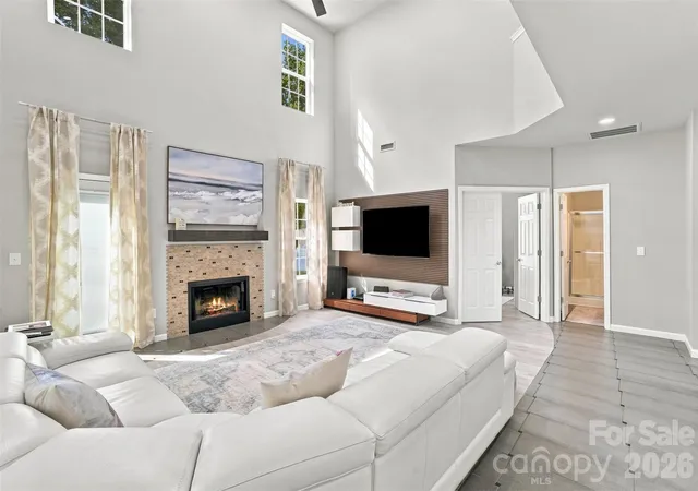 Photo 5 of Sale Pending at 5909 Parkstone Dr, Matthews, NC 28104 | MLS# 4419863 | Listing updated on 2026-09-03