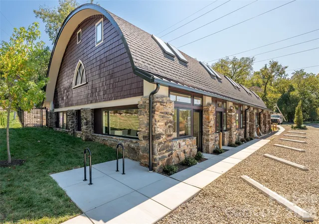 Townhouse for sale at 4 Roberts St, Asheville, NC 28801 | MLS# 4419895
