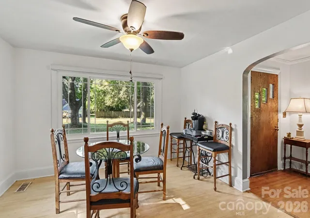 Photo 3 of Single family home for sale at 5528 Oak Dr, Charlotte, NC 28216 | MLS# 4419898 | Listing updated on 2026-09-23