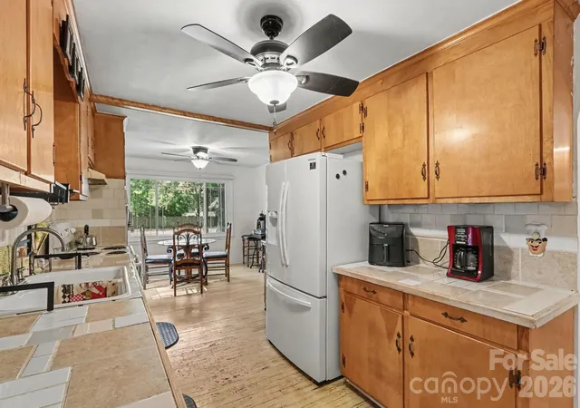 Photo 4 of Single family home for sale at 5528 Oak Dr, Charlotte, NC 28216 | MLS# 4419898 | Listing updated on 2026-09-23