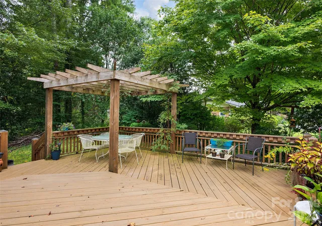 Photo 20 of Single family home for sale at 5 St Andrews Dr, Etowah, NC 28729 | MLS# 4419907 | Listing updated on 2026-10-15