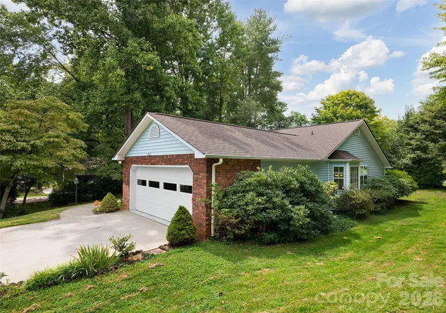 Photo 2 of Single family home for sale at 5 St Andrews Dr, Etowah, NC 28729 | MLS# 4419907 | Listing updated on 2026-09-28