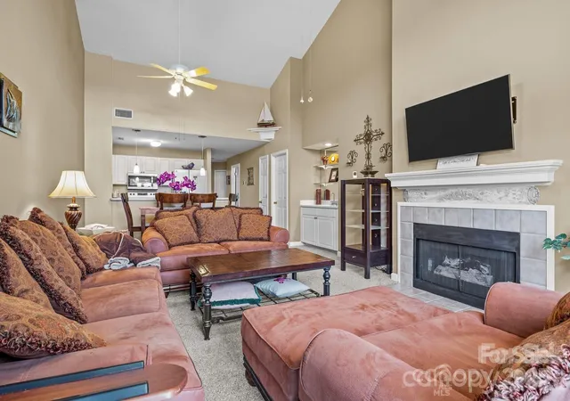 Listing Photo 4 - Condo for sale in building located at 18669 Vineyard Pt Ln, Cornelius, NC 28031