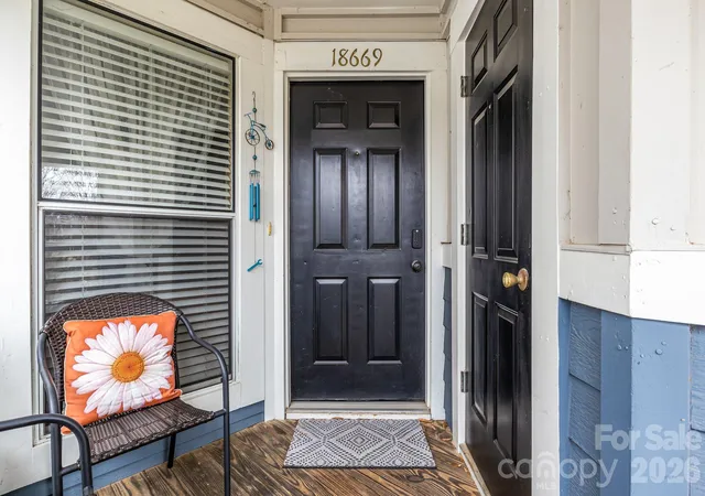 Photo 3 of Condo for sale at 18669 Vineyard Point Ln, Cornelius, NC 28031 | MLS# 4419919 | Listing updated on 2026-10-05