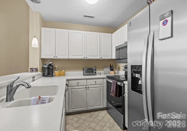 Listing Photo 5 - Condo for sale in building located at 18669 Vineyard Pt Ln, Cornelius, NC 28031