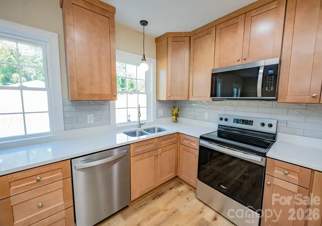 Photo 4 of Single family home for sale at 118 Alexander St, Forest City, NC 28043 | MLS# 4419932 | Listing updated on 2026-10-20