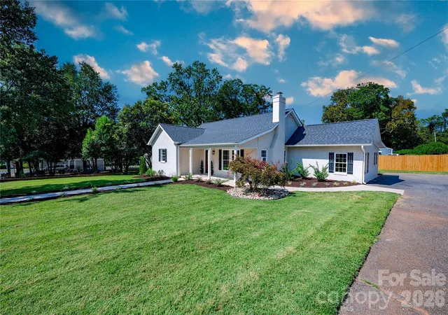 Photo 2 of Single family home for sale at 118 Alexander St, Forest City, NC 28043 | MLS# 4419932 | Listing updated on 2026-09-05