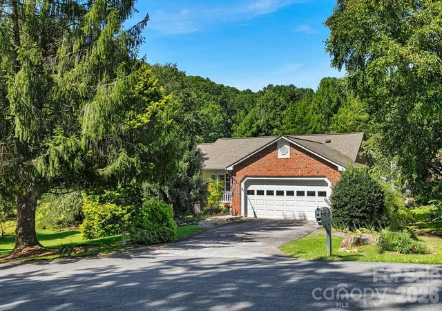 Photo 1 of Single family home for sale at 20 Mallard Ct, Brevard, NC 28712 | MLS# 4419933 | Listing updated on 2026-09-02