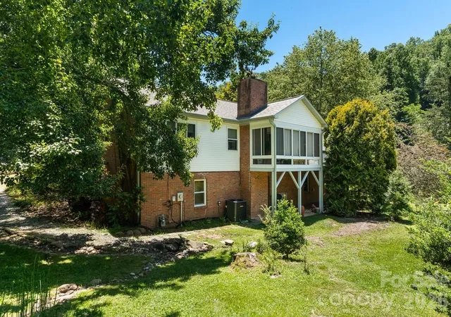 Photo 2 of Single family home for sale at 20 Mallard Ct, Brevard, NC 28712 | MLS# 4419933 | Listing updated on 2026-09-02