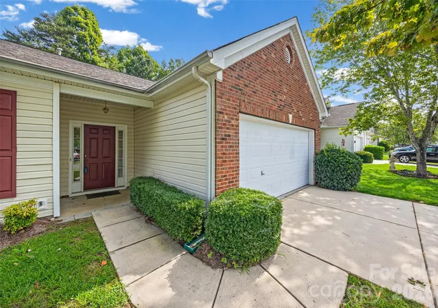 Photo 2 of Single family home for sale at 258 Tradition Way, Rock Hill, SC 29732 | MLS# 4419949 | Listing updated on 2026-09-05