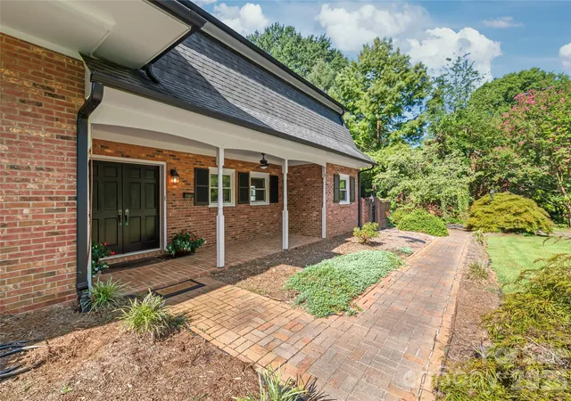 Photo 3 of Single family home for sale at 1339 Carmen Ln, Gastonia, NC 28054 | MLS# 4419976 | Listing updated on 2026-10-03