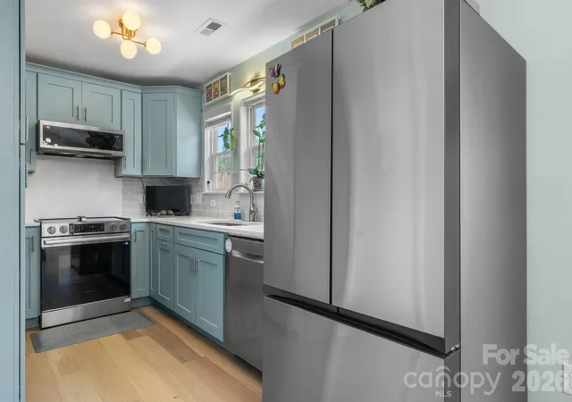 Photo 4 of Single family home for sale at 16522 Glenfurness Dr, Huntersville, NC 28078 | MLS# 4419979 | Listing updated on 2026-09-24