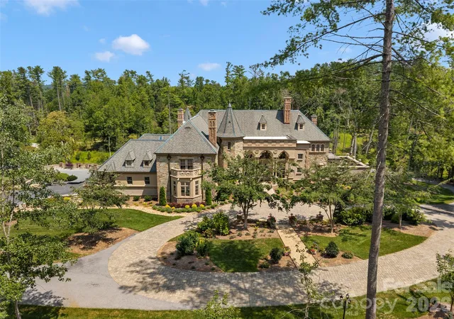 Photo 3 of Mansion for sale at 9 Brooklawn Chase, Asheville, NC 28803 | MLS# 4420007 | Listing updated on 2026-09-14