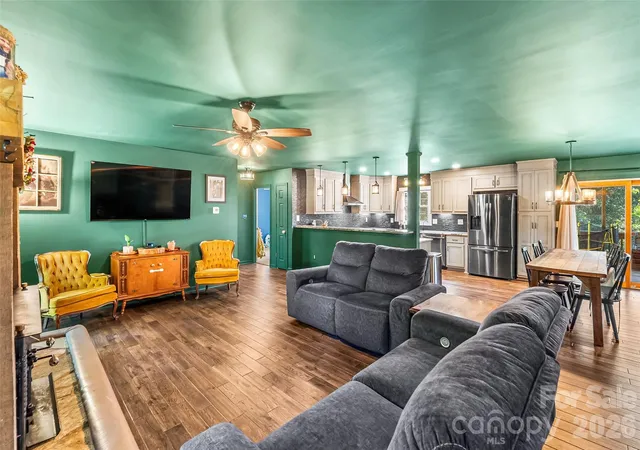 Photo 3 of Single family home for sale at 5468 Valley Run St, Hickory, NC 28601 | MLS# 4420015 | Listing updated on 2026-09-19