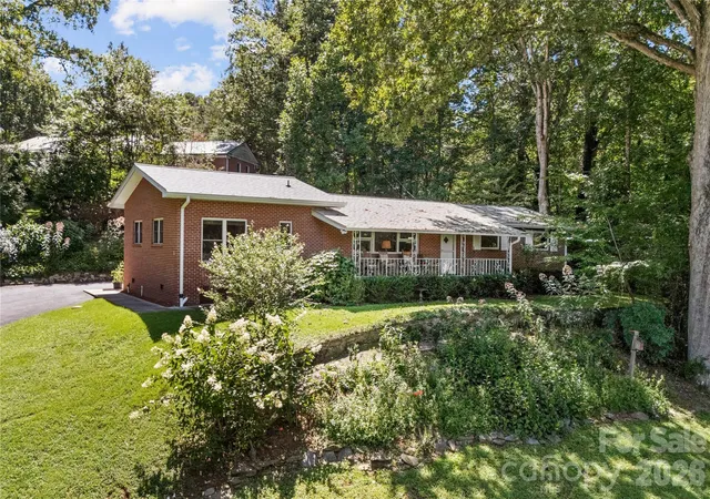 Photo 3 of Single family home for sale at 106 Holly Ln, Brevard, NC 28712 | MLS# 4420043 | Listing updated on 2026-09-01