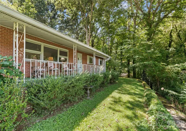 Photo 5 of Single family home for sale at 106 Holly Ln, Brevard, NC 28712 | MLS# 4420043 | Listing updated on 2026-09-01