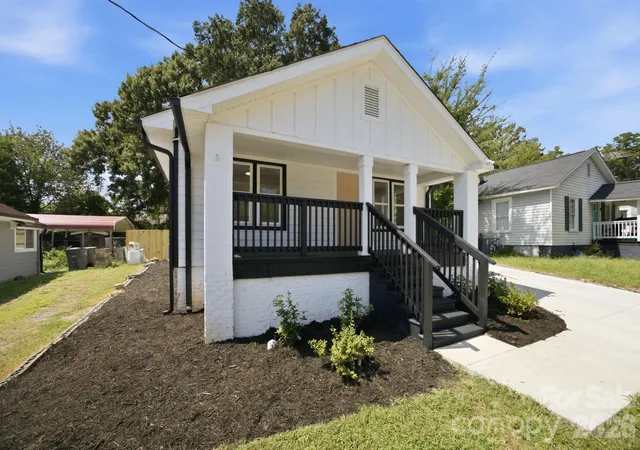 Photo 2 of Single family home for sale at 904 Oakshade Ave, Kannapolis, NC 28083 | MLS# 4420047 | Listing updated on 2026-09-28