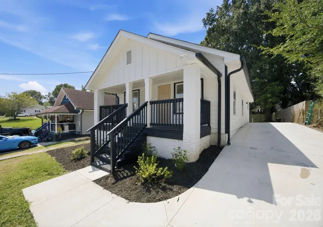 Photo 3 of Single family home for sale at 904 Oakshade Ave, Kannapolis, NC 28083 | MLS# 4420047 | Listing updated on 2026-09-28