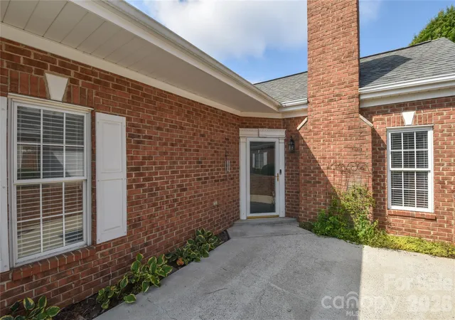 Photo 3 of Condo for sale at 8332 Highland Glen Dr, Charlotte, NC 28269 | MLS# 4420062 | Listing updated on 2026-10-28