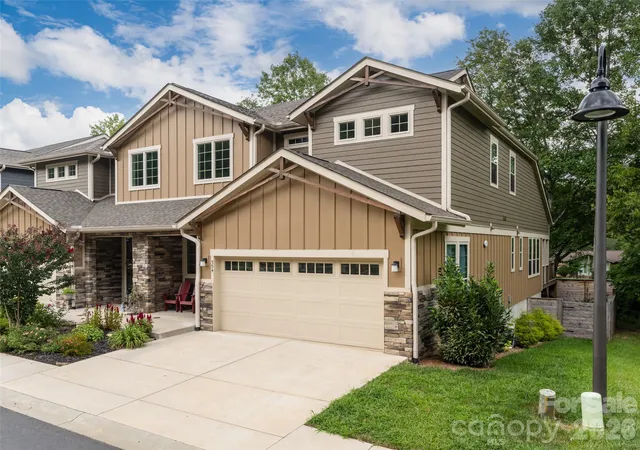 Photo 2 of Townhouse for sale at 554 Sweet Birch Park Ln, Black Mountain, NC 28711 | MLS# 4420070 | Listing updated on 2026-09-02