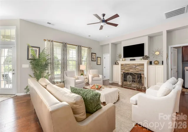 Photo 4 of Single family home for sale at 11426 Warfield Ave, Huntersville, NC 28078 | MLS# 4420071 | Listing updated on 2026-09-19
