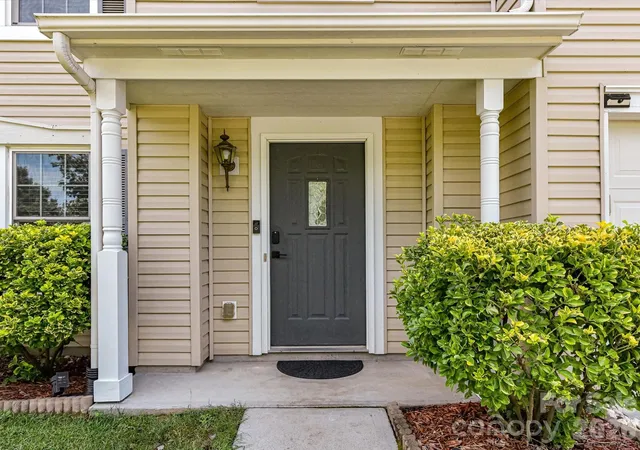 Photo 3 of Single family home for sale at 404 Inverness Ln, Salisbury, NC 28146 | MLS# 4420080 | Listing updated on 2026-09-29