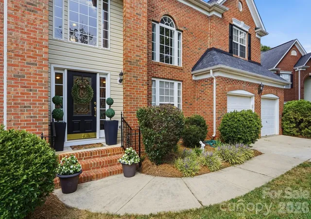 Photo 3 of Sale Pending at 12424 Tantallon Ct, Pineville, NC 28134 | MLS# 4420083 | Listing updated on 2026-10-06
