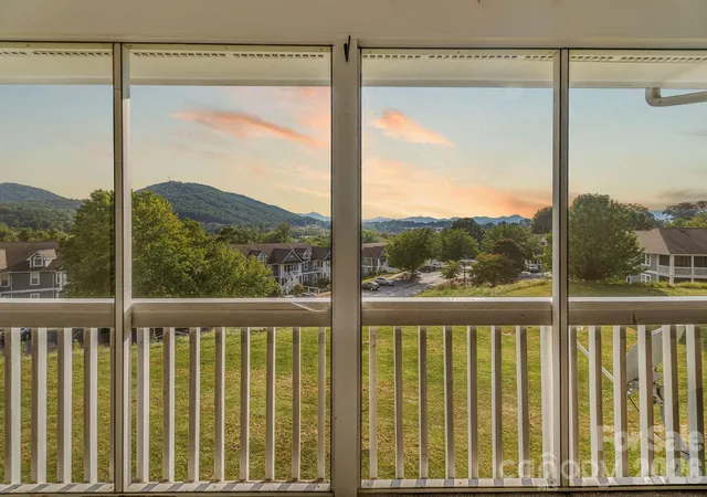Listing Photo 4 - Condo for sale in building located at 4702 Breakers Ln, Asheville, NC 28806