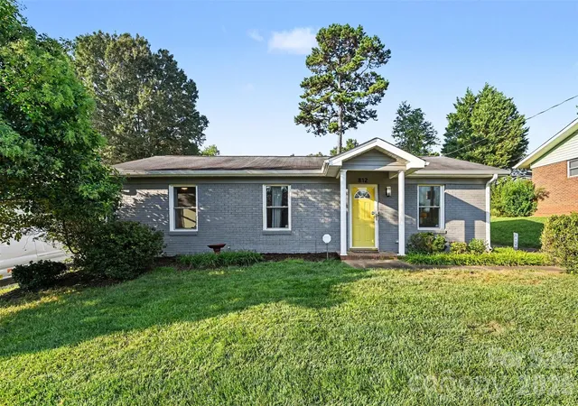 Photo 1 of Single family home for sale at 812 Capps Hl Mine Rd, Charlotte, NC 28216 | MLS# 4420092 | Listing updated on 2026-09-23