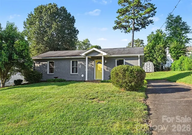 Photo 3 of Single family home for sale at 812 Capps Hl Mine Rd, Charlotte, NC 28216 | MLS# 4420092 | Listing updated on 2026-09-23