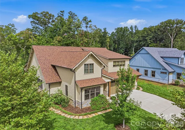 Photo 1 of Single family home for sale at 37 Ashe Park Cir, Asheville, NC 28806 | MLS# 4420096 | Listing updated on 2026-10-06
