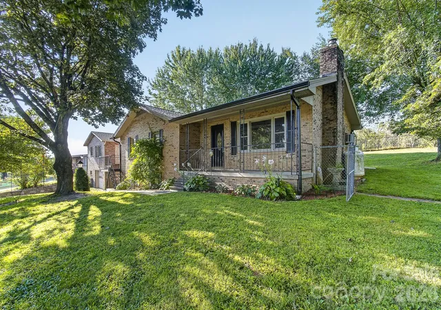 Photo 2 of Single family home for sale at 1371 Jackson Loop Rd, Flat Rock, NC 28731 | MLS# 4420119 | Listing updated on 2026-09-05