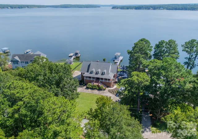 Photo 3 of Mansion for sale at 2370 Anns Loop, Liberty Hill, SC 29074 | MLS# 4420122 | Listing updated on 2026-09-26