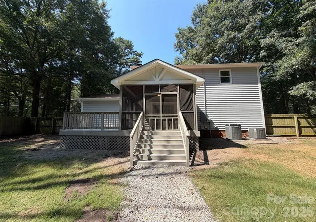 Photo 4 of Single family home for sale at 4614 Hickory Grv Rd, Mount Holly, NC 28120 | MLS# 4420125 | Listing updated on 2026-10-01