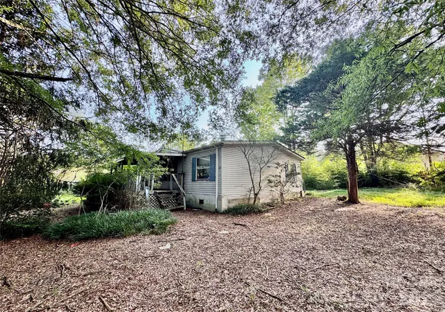 Photo 2 of Single family home for sale at 1104 Stage Coach Trl, Yadkinville, NC 27055 | MLS# 4420128 | Listing updated on 2026-09-29