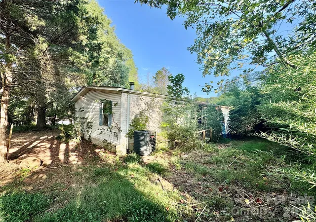 Photo 4 of Single family home for sale at 1104 Stage Coach Trl, Yadkinville, NC 27055 | MLS# 4420128 | Listing updated on 2026-09-29
