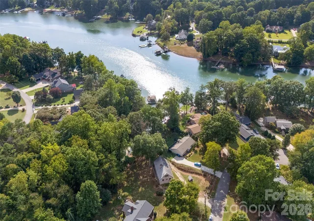 Photo 3 of Single family home for sale at 131 Baywatch Dr, Mooresville, NC 28117 | MLS# 4420132 | Listing updated on 2026-09-30