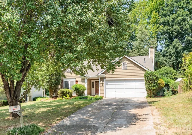 Photo 2 of Single family home for sale at 10333 Danesway Ln, Cornelius, NC 28031 | MLS# 4420138 | Listing updated on 2026-09-04