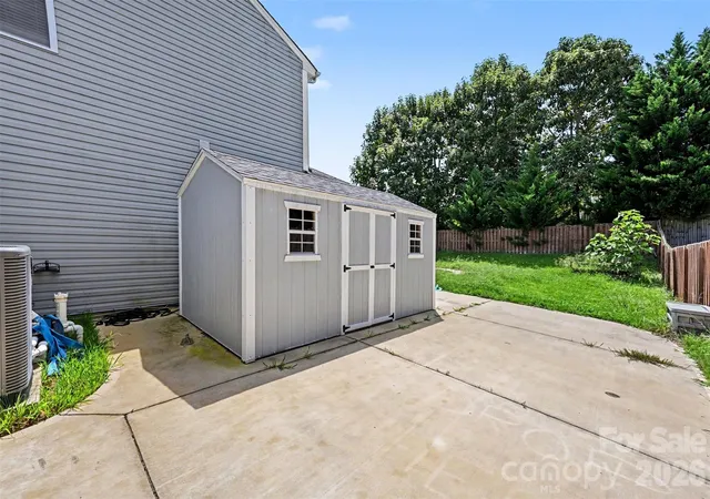 Photo 5 of Single family home for sale at 2122 Gillette Dr, Clover, SC 29710 | MLS# 4420140 | Listing updated on 2026-09-01