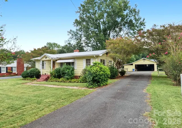 Single family home for sale at 100 Dallas St, Huntersville, NC 28078 | MLS# 4420147