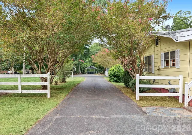 Photo 3 of Single family home for sale at 100 Dallas St, Huntersville, NC 28078 | MLS# 4420147 | Listing updated on 2026-09-23