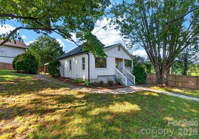 Photo 1 of Single family home for sale at 39 Wyatt St, Asheville, NC 28803 | MLS# 4420153 | Listing updated on 2026-10-08