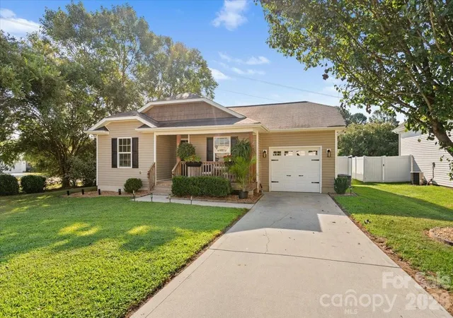 Photo 3 of Single family home for sale at 128 Mallory Tai Dr, Lincolnton, NC 28092 | MLS# 4420180 | Listing updated on 2026-09-21