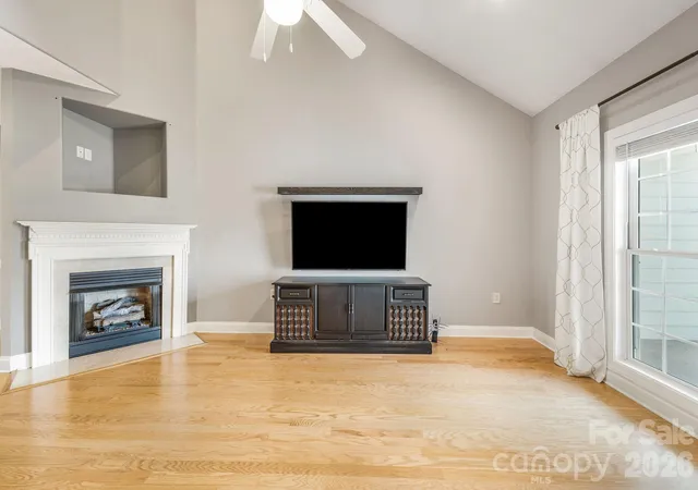 Photo 3 of Single family home for sale at 896 W Pointe Dr, Asheville, NC 28806 | MLS# 4420183 | Listing updated on 2026-09-20