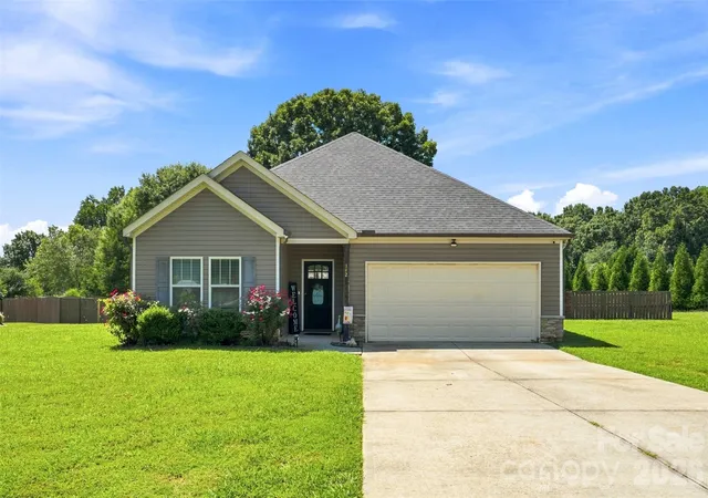 Photo 1 of Single family home for sale at 142 Donsdale Dr, Statesville, NC 28625 | MLS# 4420200 | Listing updated on 2026-10-12